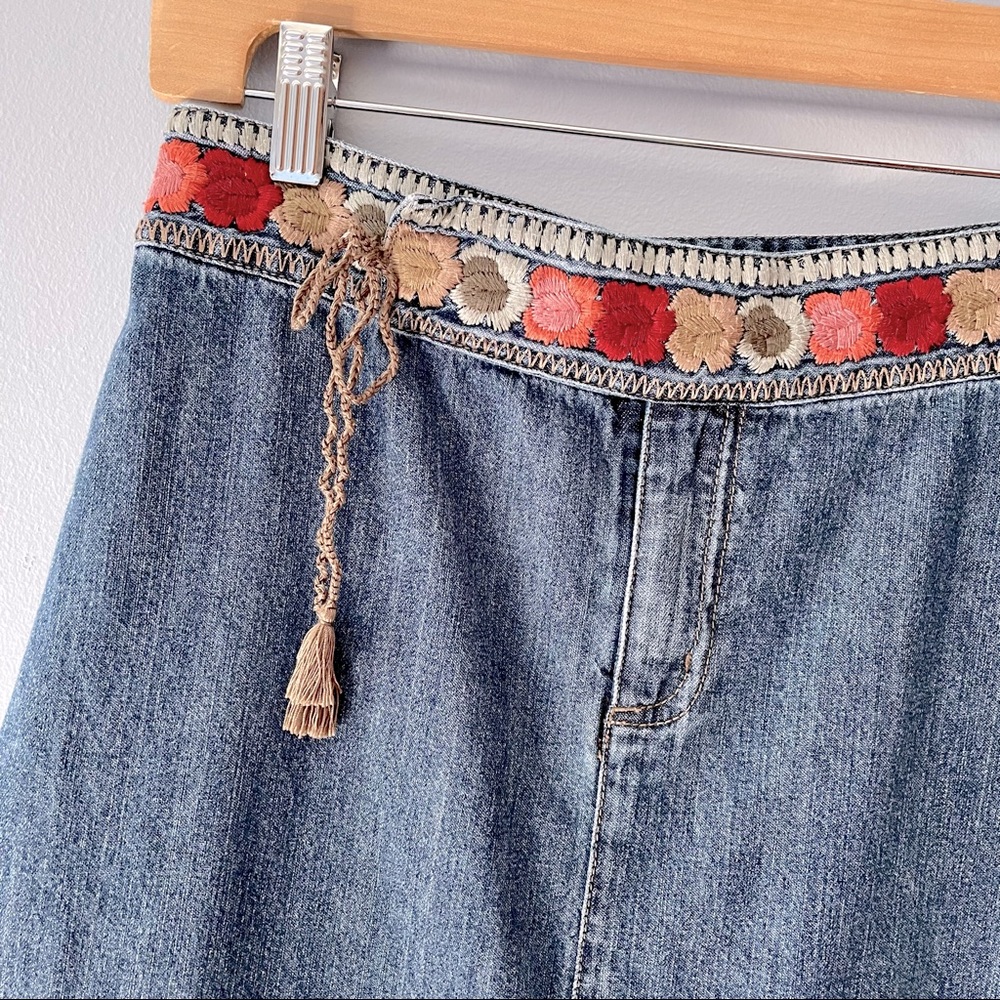 DKNY Jeans Denim Embroidered A-Line Skirt - Picture 2 of 9